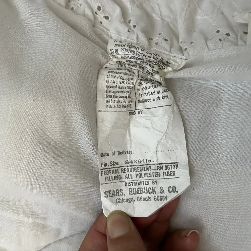 Vtg Sears Full Comforter White Eyelet Quilt Floral Embroidery Scallop Lace
